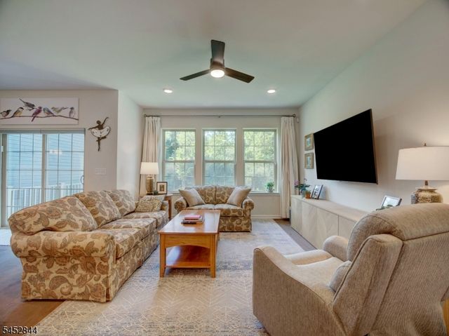 8 Dahlia Dr, Warren Twp., NJ 07059
