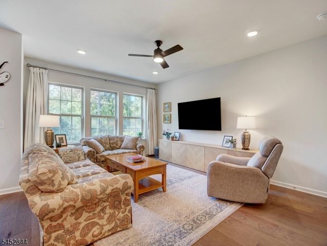 8 Dahlia Dr, Warren Twp., NJ 07059