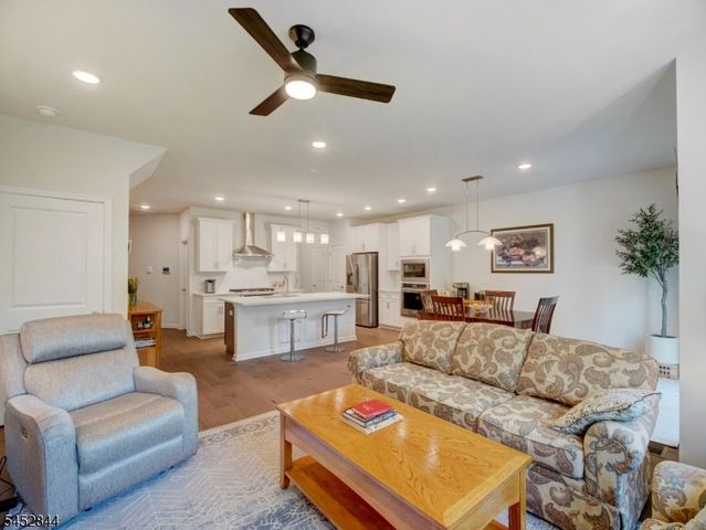 8 Dahlia Dr, Warren Twp., NJ 07059