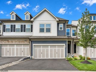 8 Dahlia Dr, Warren Twp., NJ 07059