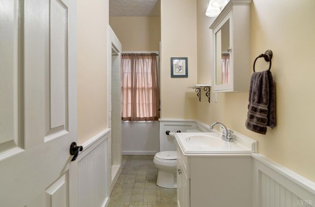 586 Kenmore Road, Amherst, VA 24521