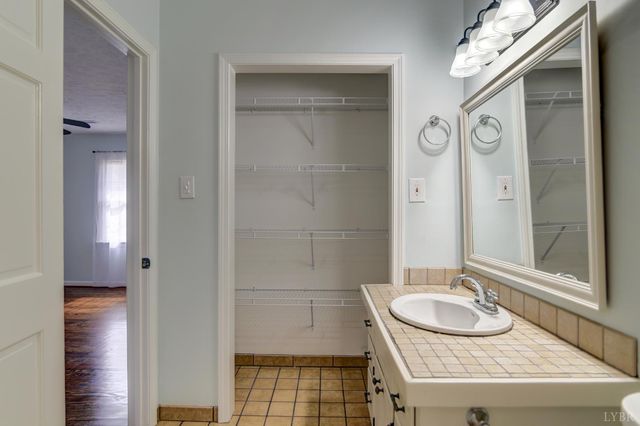 586 Kenmore Road, Amherst, VA 24521