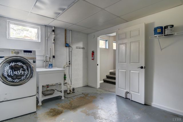 586 Kenmore Road, Amherst, VA 24521