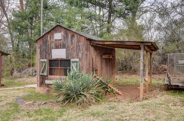 586 Kenmore Road, Amherst, VA 24521