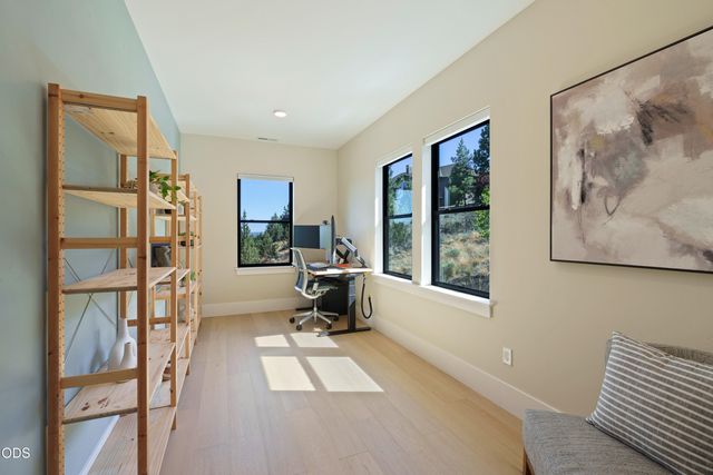 670 NW Powell Butte Loop, Bend, OR 97703