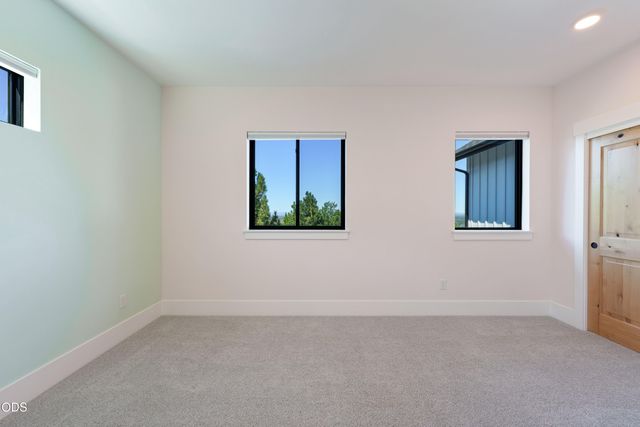 670 NW Powell Butte Loop, Bend, OR 97703