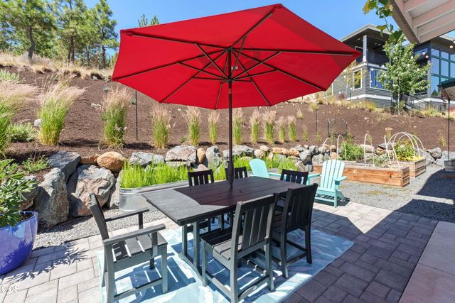 670 NW Powell Butte Loop, Bend, OR 97703