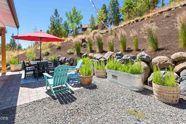 670 NW Powell Butte Loop, Bend, OR 97703