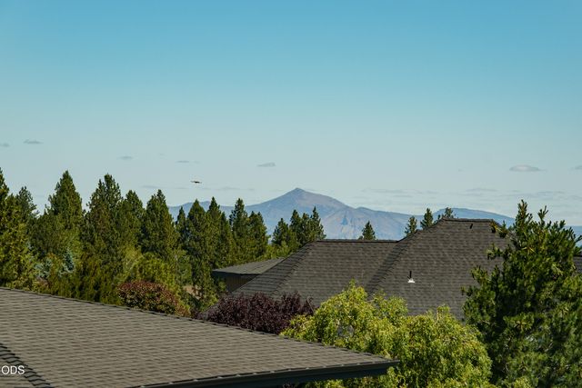 670 NW Powell Butte Loop, Bend, OR 97703