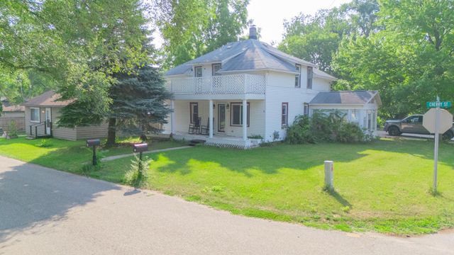 210 Cherry, Harrison, MI 48625