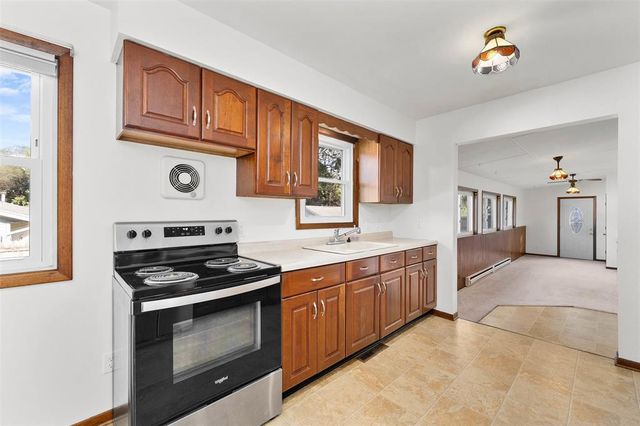 3025 Glenhaven Place, Eau Claire, WI 54703