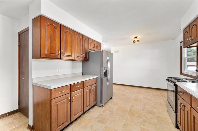 3025 Glenhaven Place, Eau Claire, WI 54703