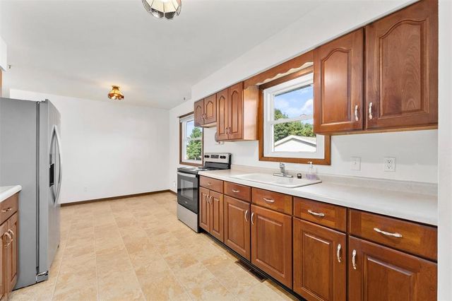 3025 Glenhaven Place, Eau Claire, WI 54703