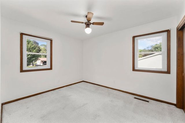 3025 Glenhaven Place, Eau Claire, WI 54703