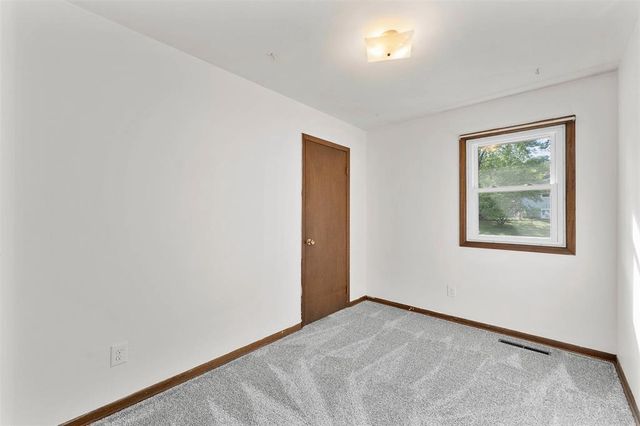 3025 Glenhaven Place, Eau Claire, WI 54703