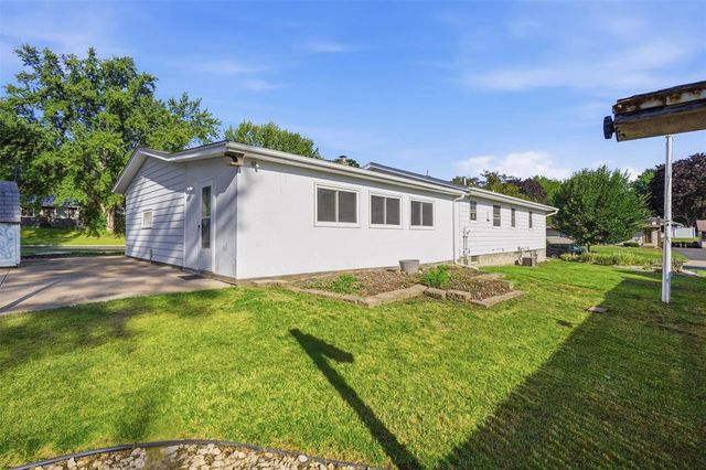 3025 Glenhaven Place, Eau Claire, WI 54703