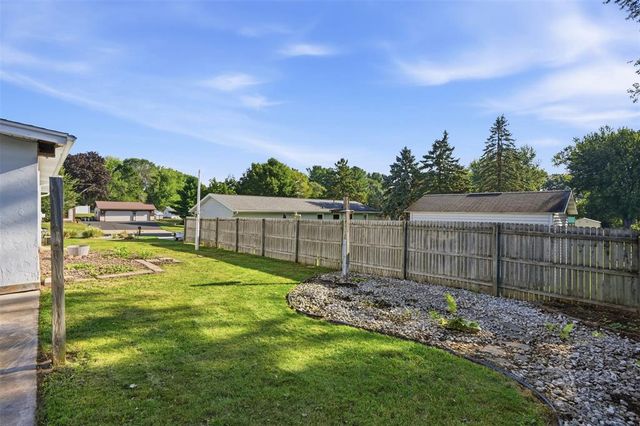 3025 Glenhaven Place, Eau Claire, WI 54703