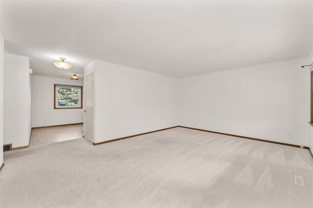 3025 Glenhaven Place, Eau Claire, WI 54703