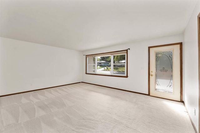 3025 Glenhaven Place, Eau Claire, WI 54703