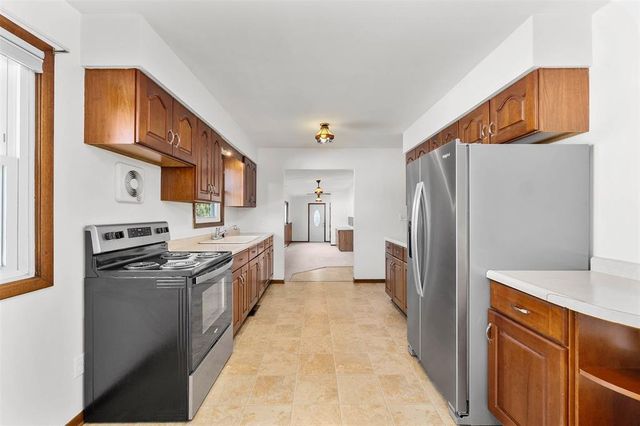 3025 Glenhaven Place, Eau Claire, WI 54703