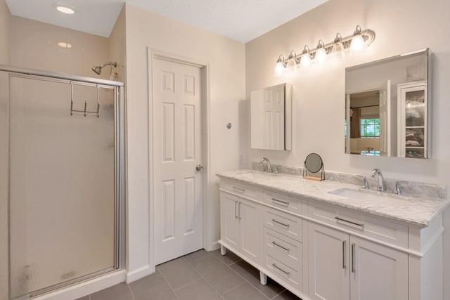 10 E Stony Bridge Circle, The Woodlands, TX 77381