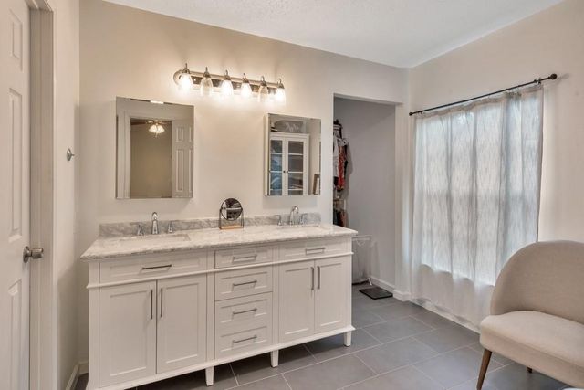 10 E Stony Bridge Circle, The Woodlands, TX 77381