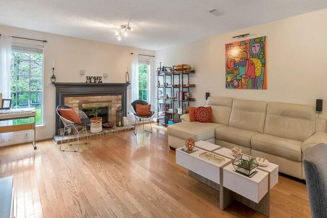 10 E Stony Bridge Circle, The Woodlands, TX 77381