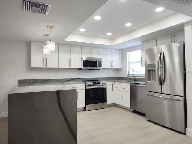 255 CAPRI CIRCLE N 36, Treasure Island, FL 33706