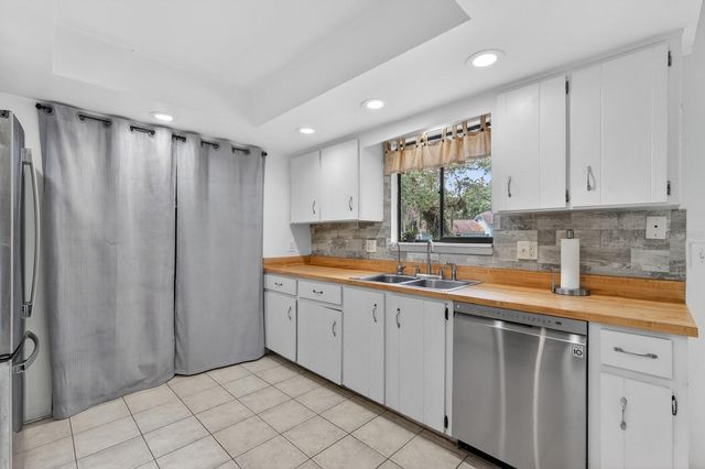 26 BAYMEADOW COURT, Ormond Beach, FL 32174
