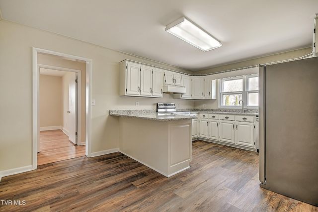 711 Parkway Boulevard, Elizabethton, TN 37643