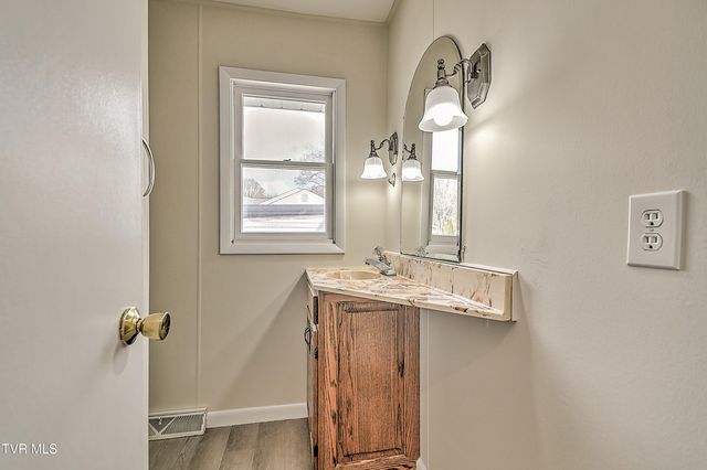 711 Parkway Boulevard, Elizabethton, TN 37643