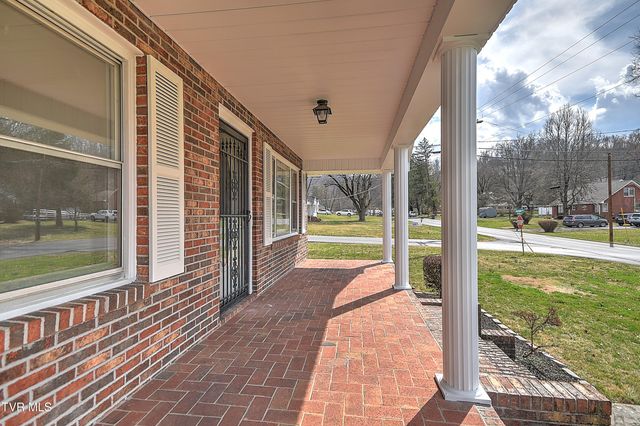 711 Parkway Boulevard, Elizabethton, TN 37643