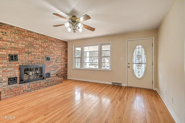 711 Parkway Boulevard, Elizabethton, TN 37643