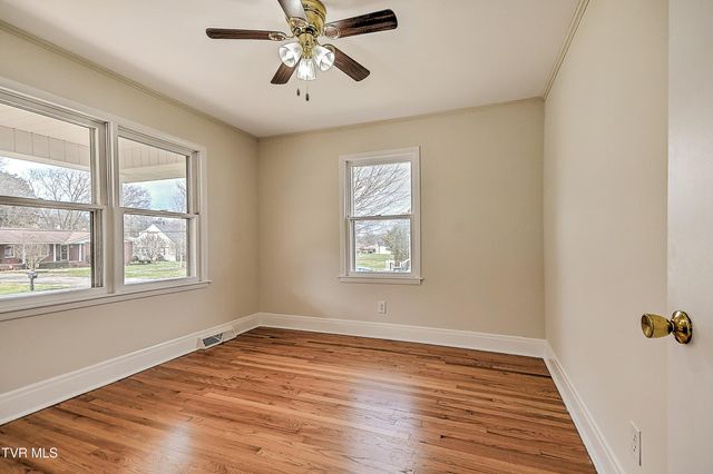 711 Parkway Boulevard, Elizabethton, TN 37643