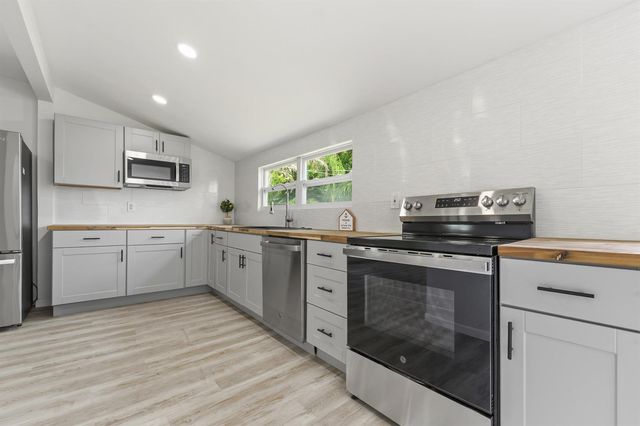 1566 NW 9th Avenue, Stuart, FL 34994