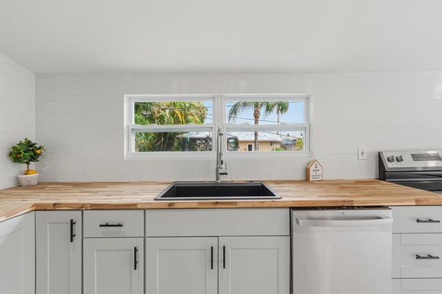 1566 NW 9th Avenue, Stuart, FL 34994