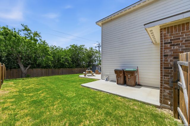 7806 Cactus Plum Dr, San Antonio, TX 78254