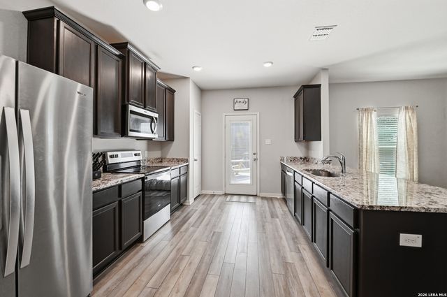 7806 Cactus Plum Dr, San Antonio, TX 78254