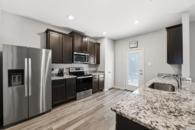 7806 Cactus Plum Dr, San Antonio, TX 78254