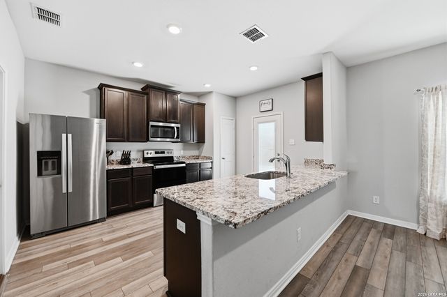 7806 Cactus Plum Dr, San Antonio, TX 78254