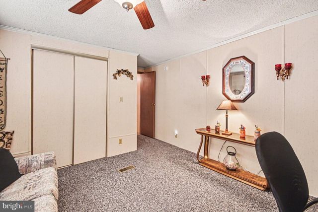 639 LAUREL CT, North Wales, PA 19454