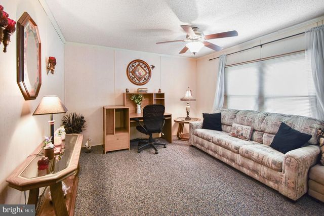 639 LAUREL CT, North Wales, PA 19454