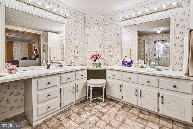 639 LAUREL CT, North Wales, PA 19454