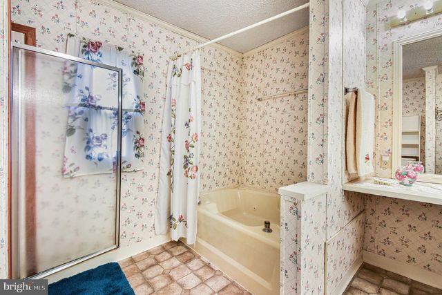 639 LAUREL CT, North Wales, PA 19454