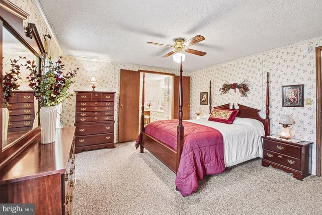 639 LAUREL CT, North Wales, PA 19454