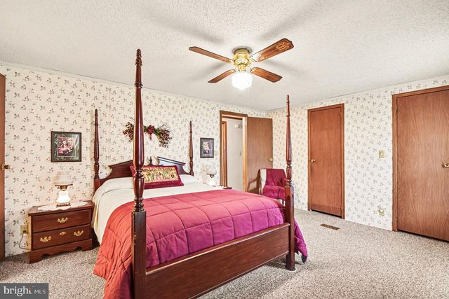 639 LAUREL CT, North Wales, PA 19454