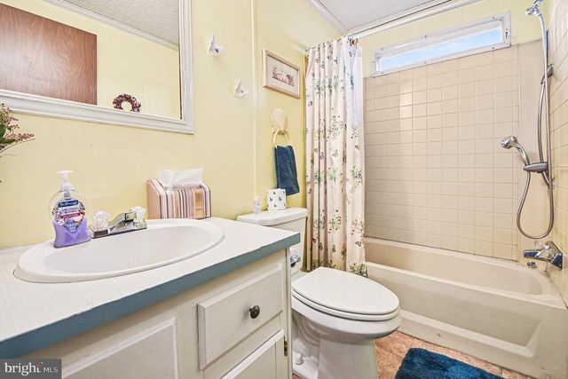 639 LAUREL CT, North Wales, PA 19454