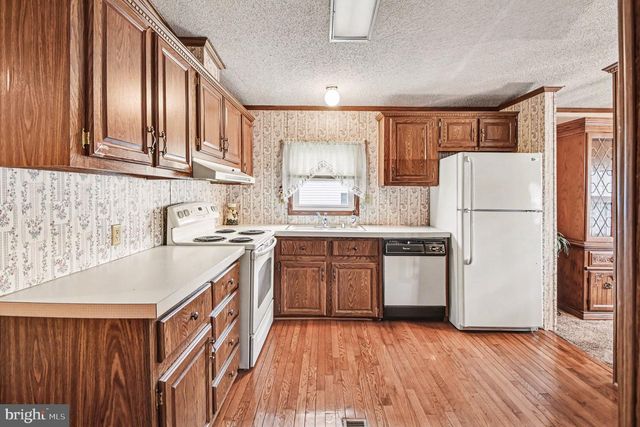 639 LAUREL CT, North Wales, PA 19454