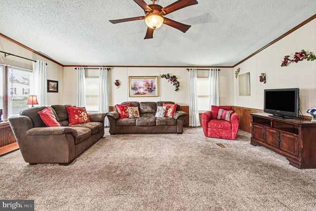 639 LAUREL CT, North Wales, PA 19454