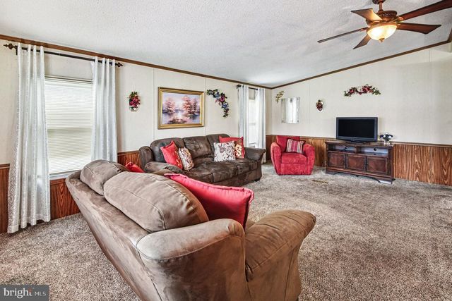 639 LAUREL CT, North Wales, PA 19454